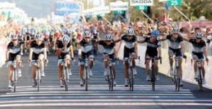 Giro d’Italia- Οι αναβάτες τιμούν τον Βέιλαντ