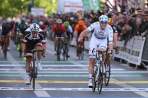 Ο Alexander Kristoff κατακτά την τέταρτή του νίκη στο Eschborn-Frankfurt με ένα δυνατό sprint στο τελος.